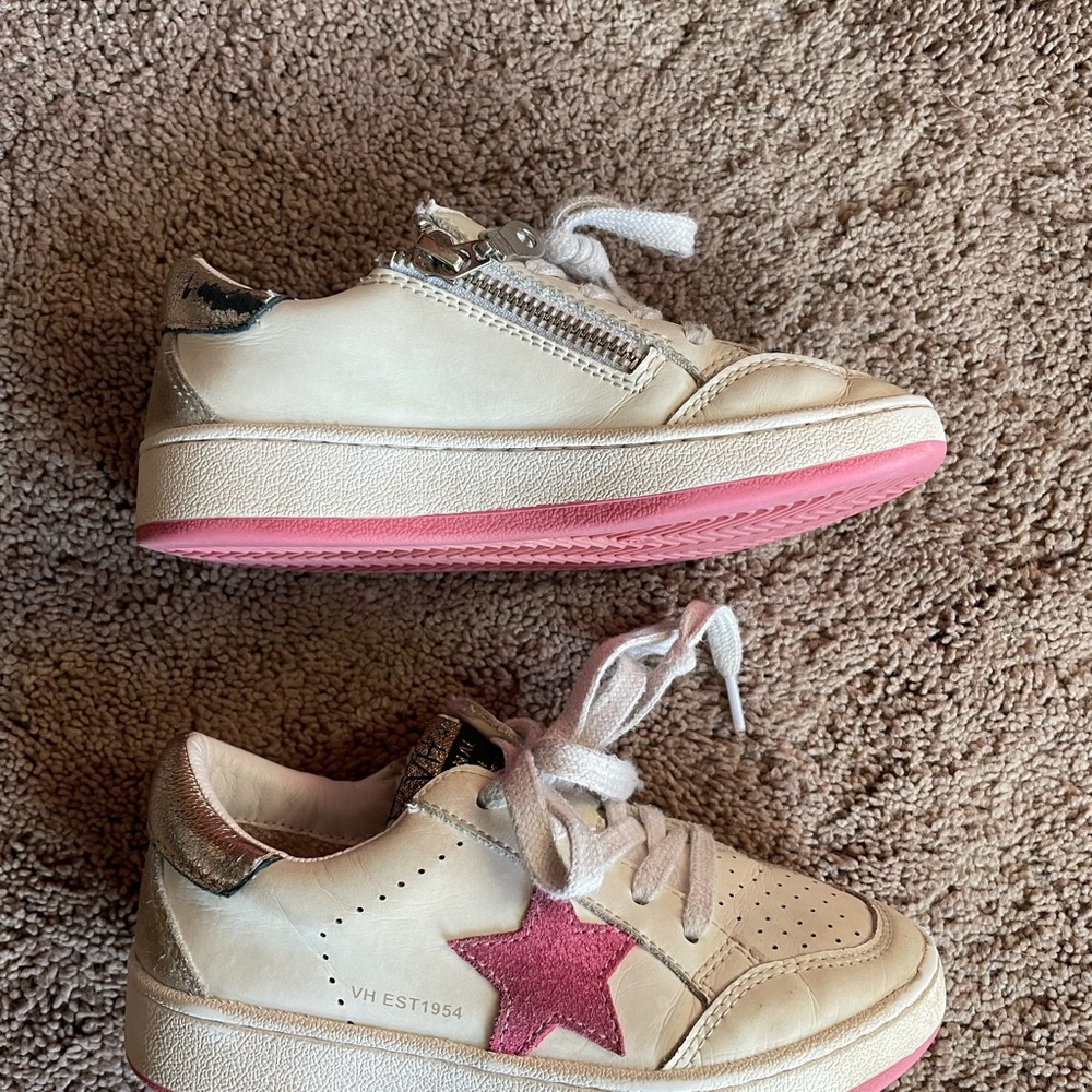 Vintage Havana’s Stylish Kids Shoes with Pink Star Accent